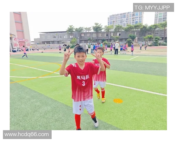 世界上最强壮的足球巨星：体能与力量的完美结合引领足球新潮流